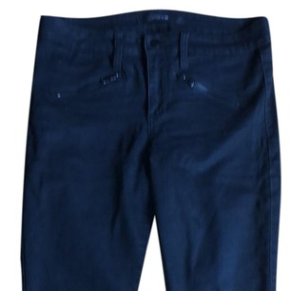 Black skinny jeans with zipper pockets